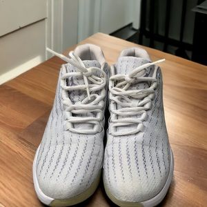 Air Jordan B Fly Cool Grey White Wolf Men’s Shoe Size 8.5 881444-100